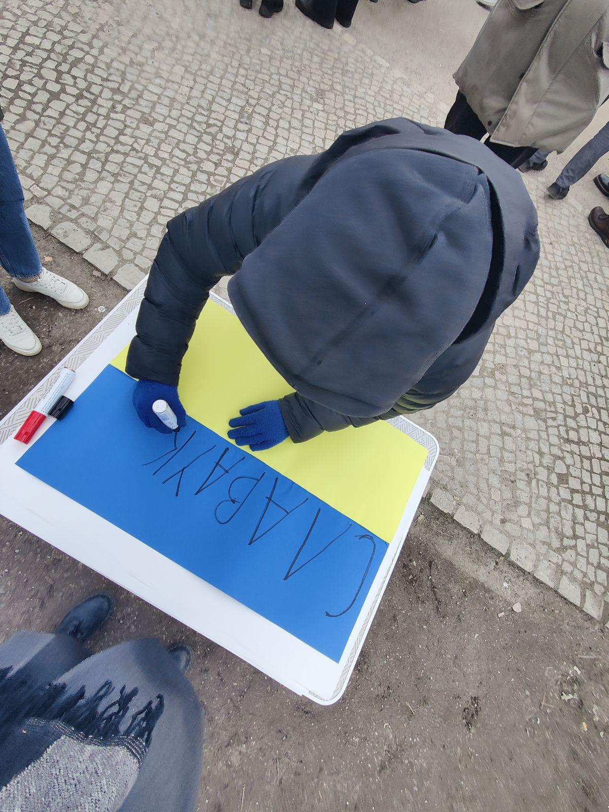 Photo: Tanja’s son writing slava ukraini